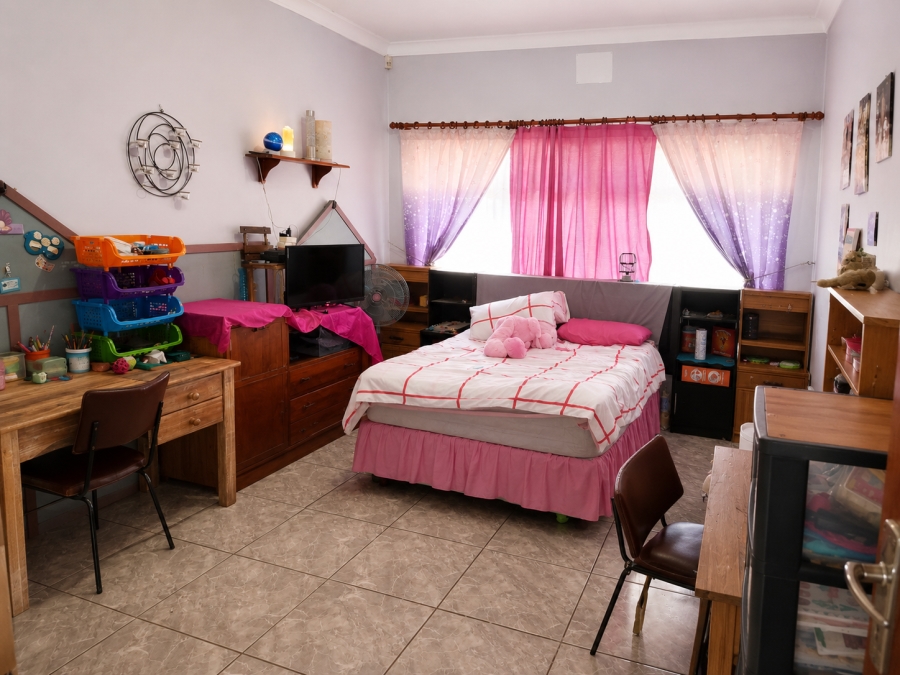 To Let 4 Bedroom Property for Rent in Oos Einde North West
